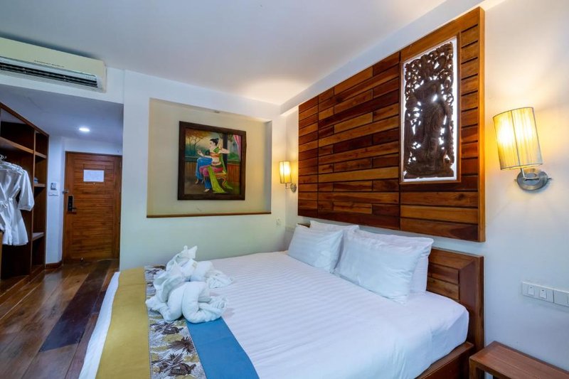 Deluxe with Pool Access at Phuket Meet Holiday Hotel-Rawai – photo 6