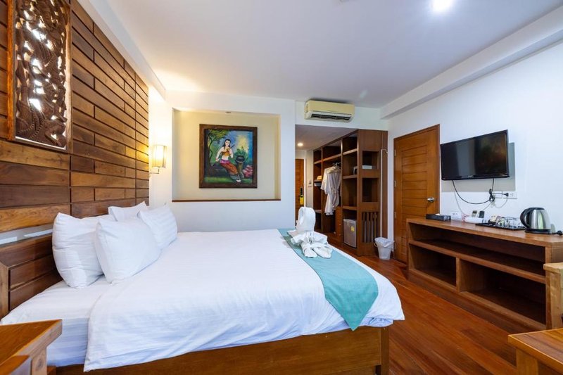 Deluxe Double Room at Phuket Meet Holiday Hotel-Rawai – photo 3