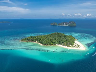 Phi Phi & Bamboo Island by Premium Speed Catamaran (Sawanu Travel)