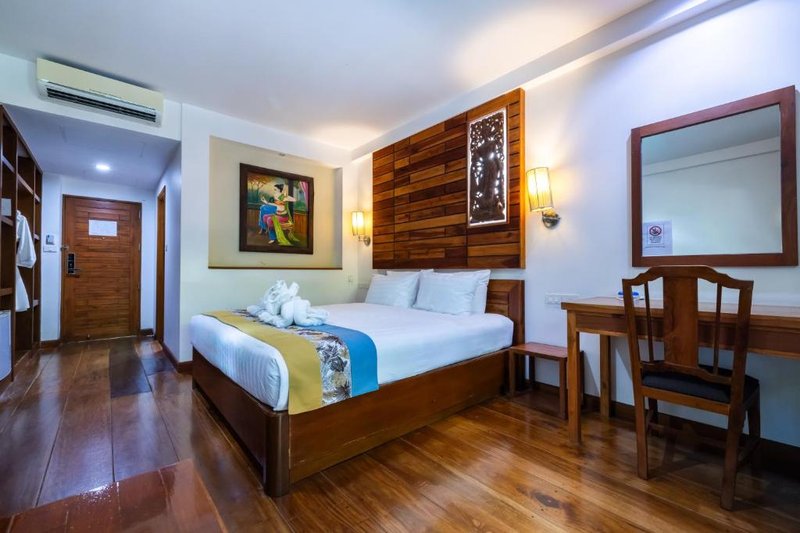 Deluxe with Pool Access at Phuket Meet Holiday Hotel-Rawai – photo 5