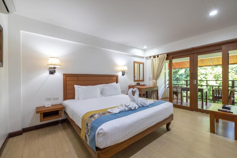 Superior Double Room at Phuket Meet Holiday Hotel-Rawai – photo 3