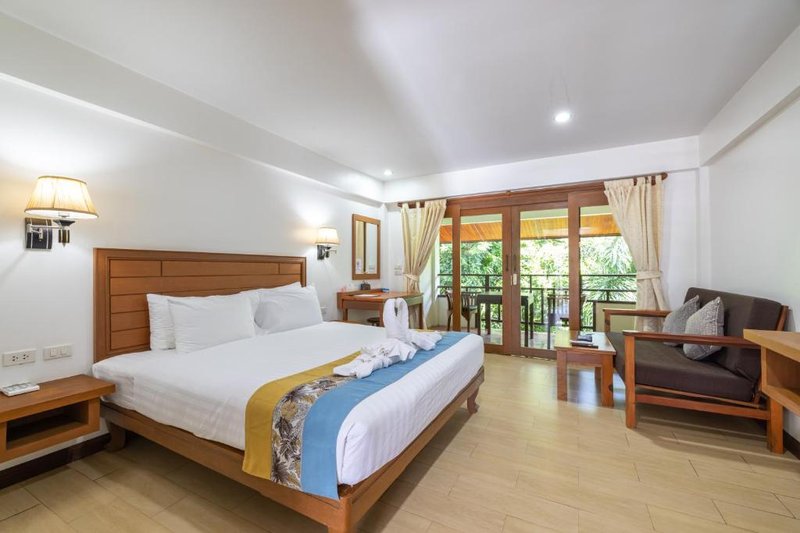 Superior Double Room at Phuket Meet Holiday Hotel-Rawai – photo 6