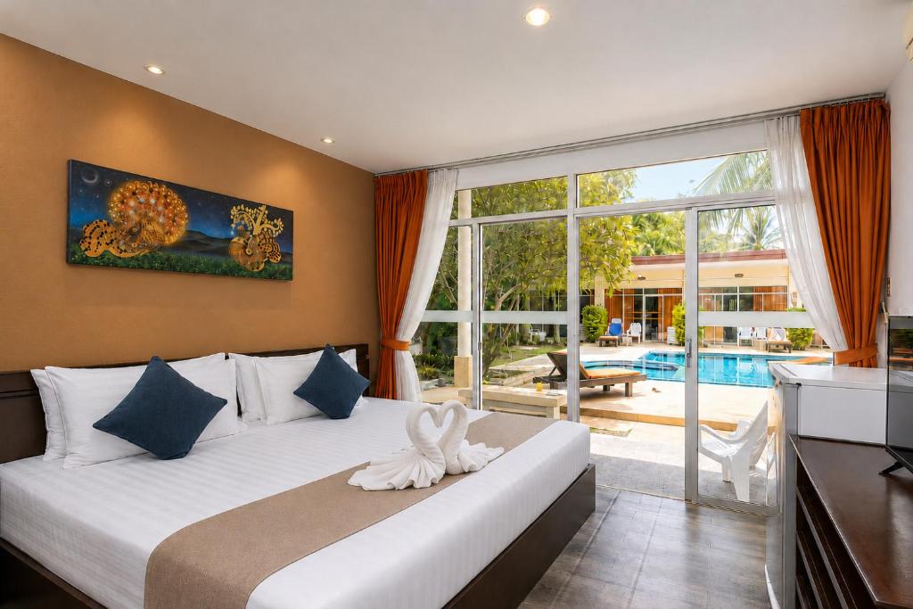Superior Double Room with Pool View