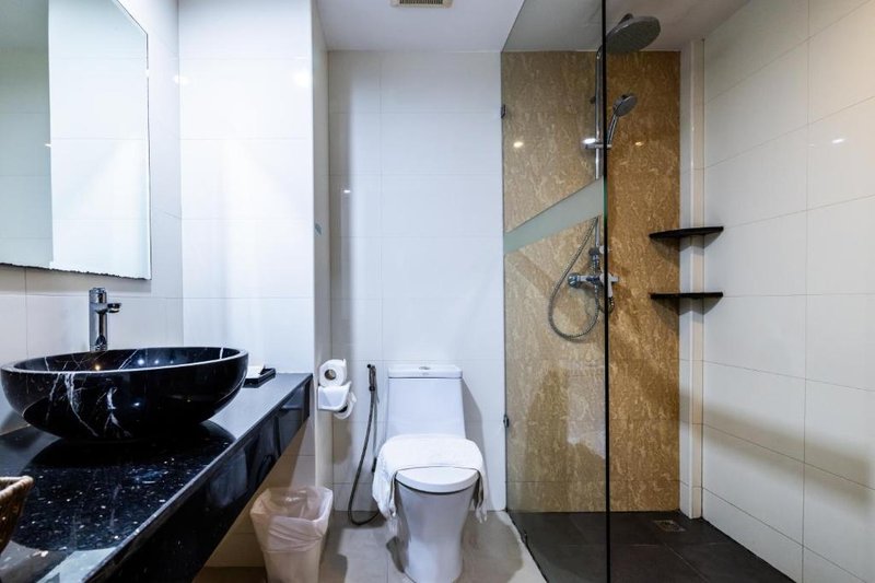 Deluxe with Pool Access at Phuket Meet Holiday Hotel-Rawai – photo 4