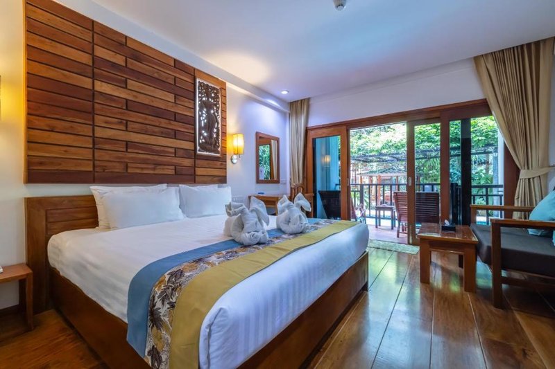 Deluxe with Pool Access at Phuket Meet Holiday Hotel-Rawai – photo 3