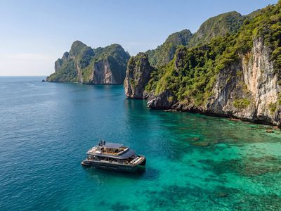 Noah Catamaran Experience — Phi Phi & Maiton