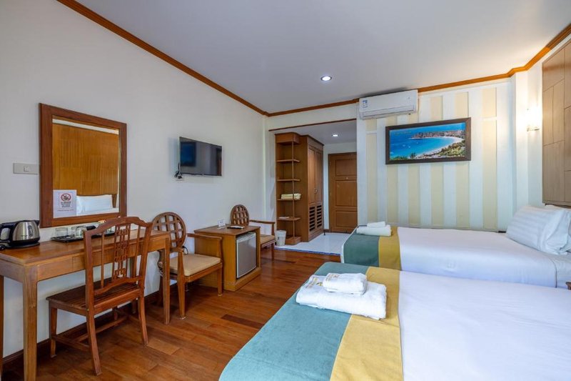 Standard Twin Room at Phuket Meet Holiday Hotel-Rawai – photo 4