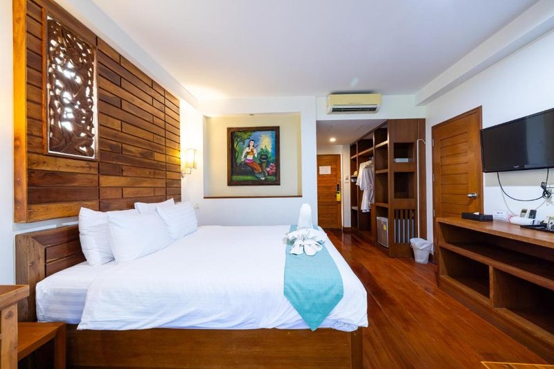 Deluxe Double Room at Phuket Meet Holiday Hotel-Rawai – photo 4