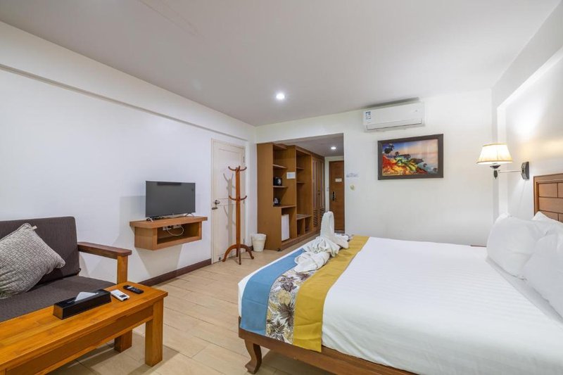Superior Double Room at Phuket Meet Holiday Hotel-Rawai – photo 2