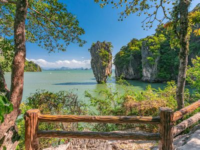 Phi Phi Islands & James Bond Island Combo Day Trip (Sawanu Travel)