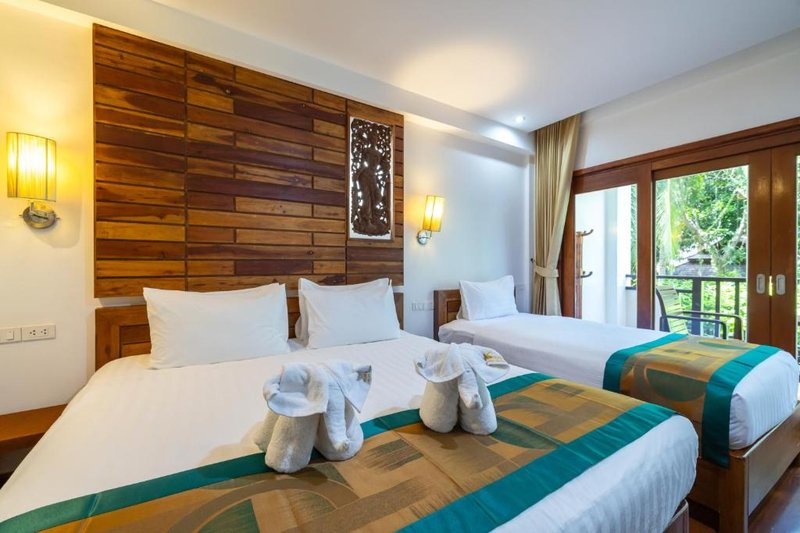 Deluxe Twin Room at Phuket Meet Holiday Hotel-Rawai – photo 3