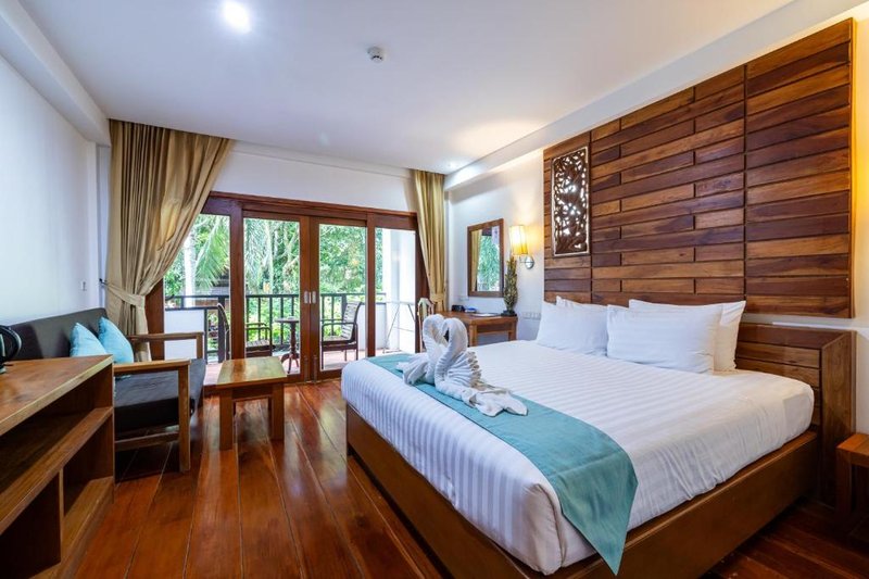 Deluxe Double Room at Phuket Meet Holiday Hotel-Rawai – photo 5