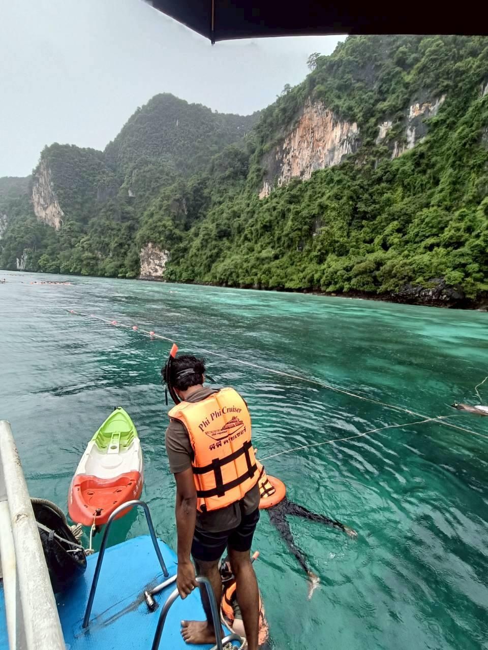Phi Phi Island Full-Day Tour by Ferry (Phi Phi Cruiser) – Photo 7