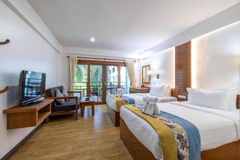 Superior Twin Room at Phuket Meet Holiday Hotel-Rawai – photo 2