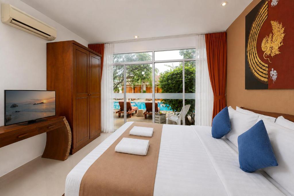 Deluxe Bungalow with Pool View