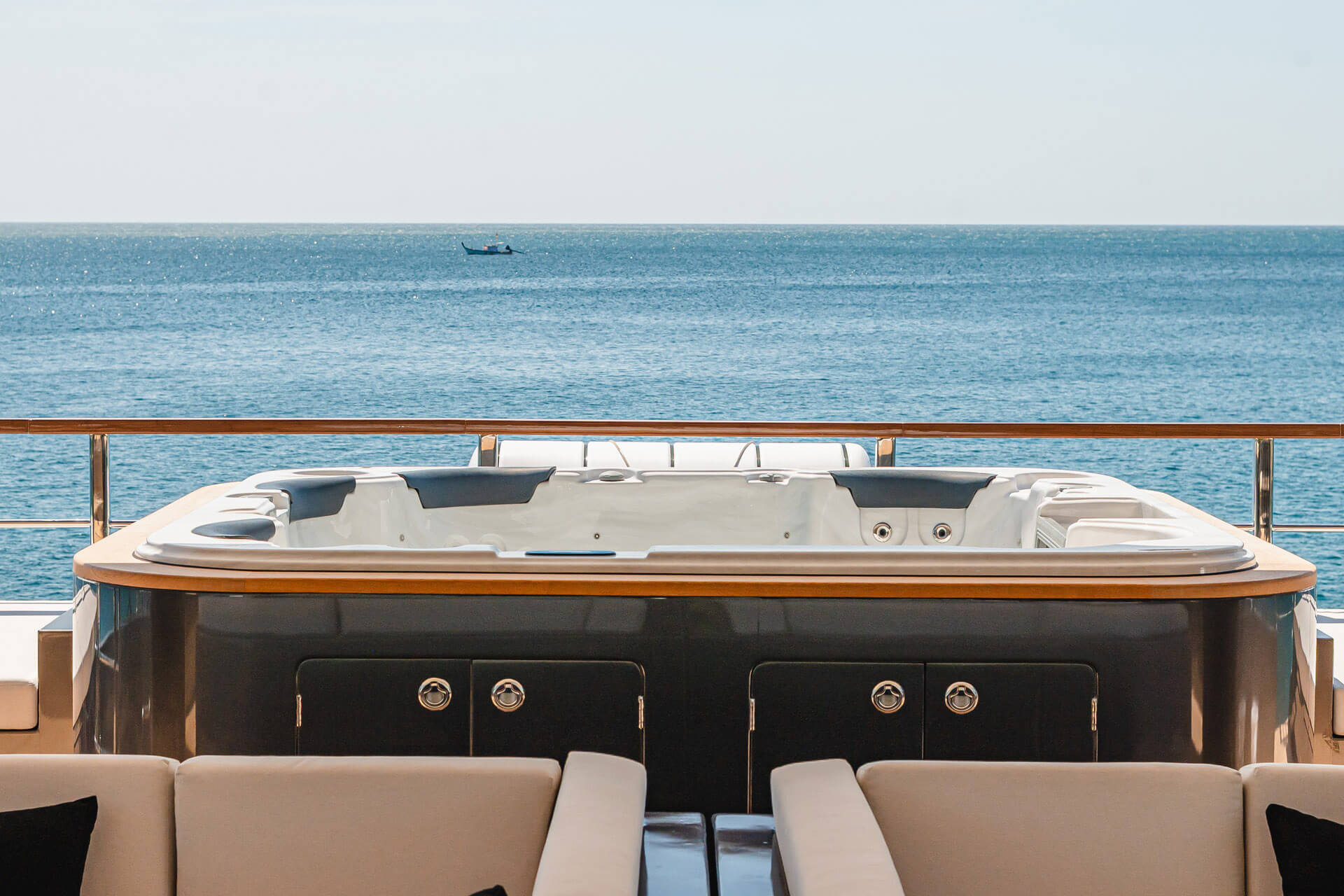 Jacuzzi — NOAH Catamaran Phuket